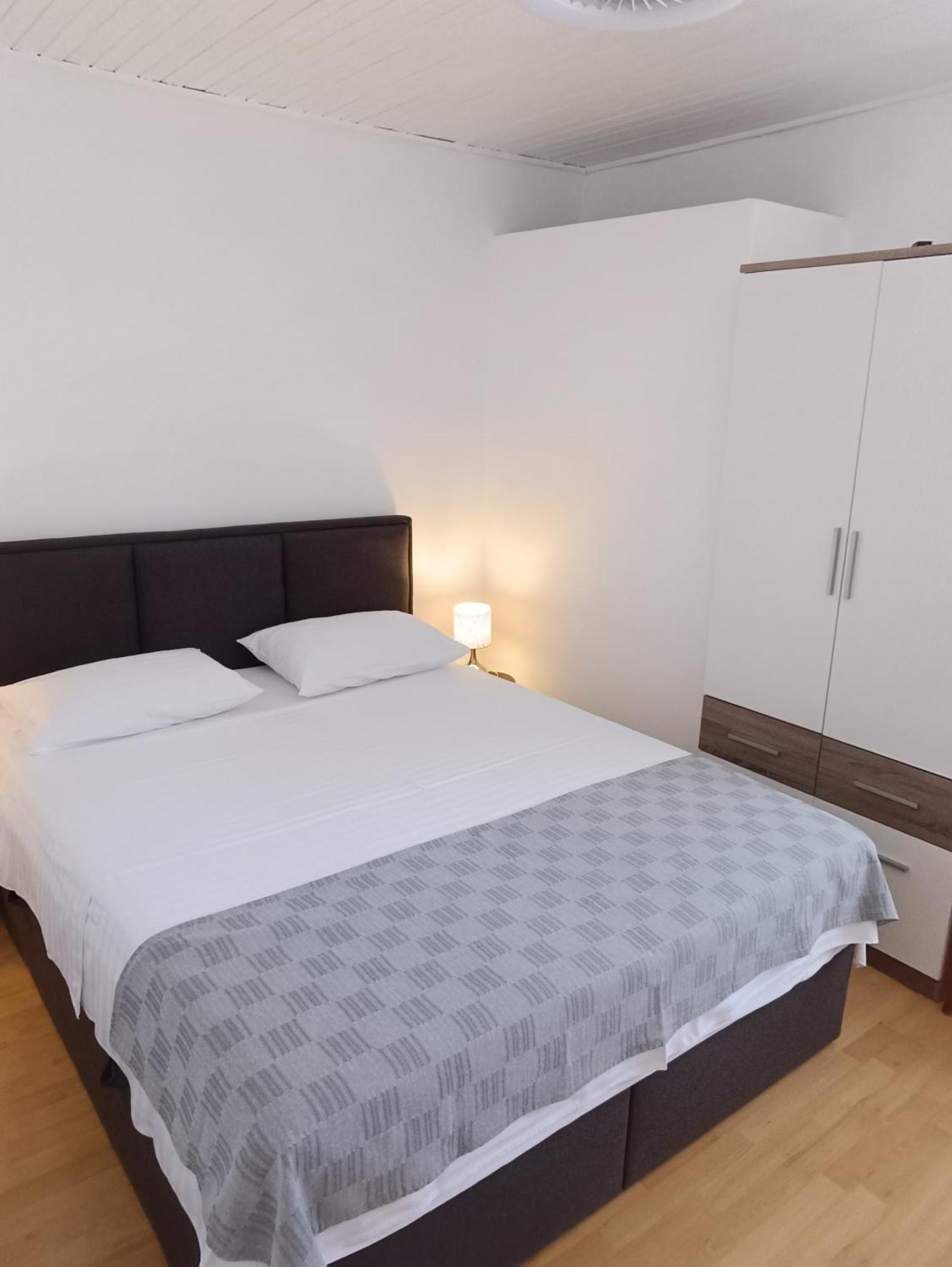 Apartmani Sprljan Vodice Zewnętrze zdjęcie