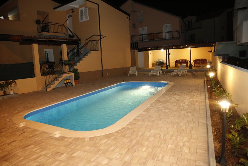 Apartmani Sprljan Vodice Zewnętrze zdjęcie