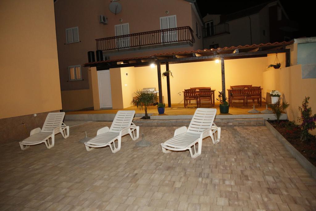 Apartmani Sprljan Vodice Zewnętrze zdjęcie