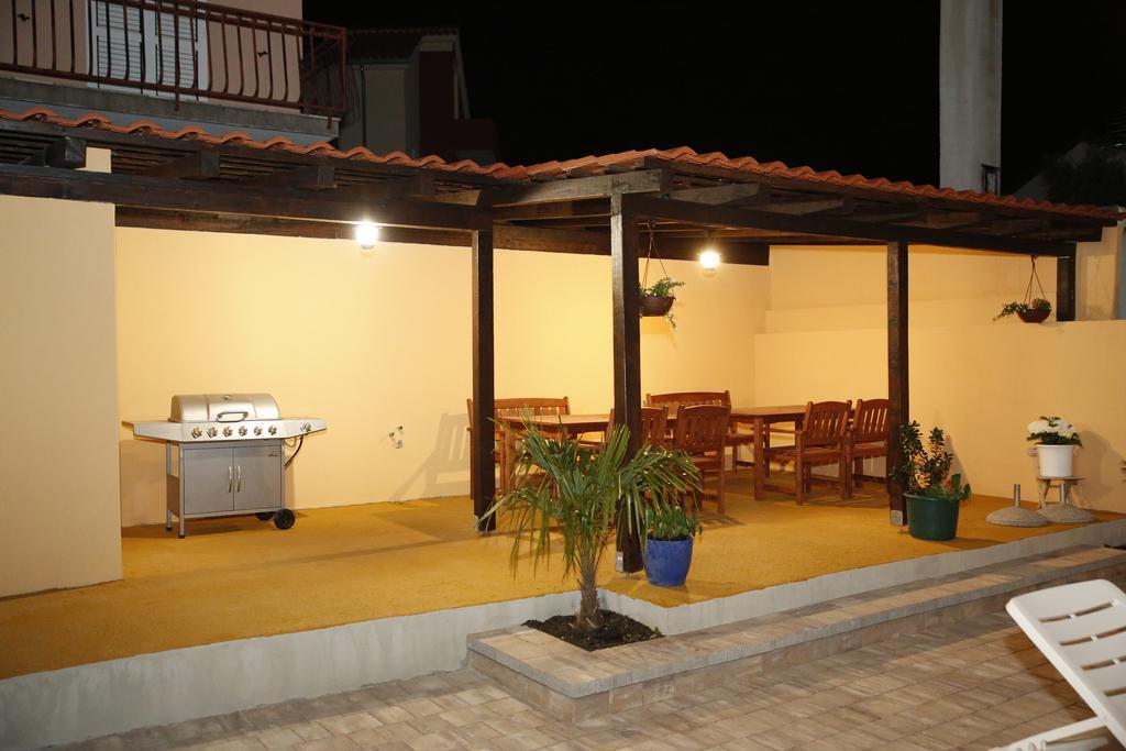 Apartmani Sprljan Vodice Zewnętrze zdjęcie